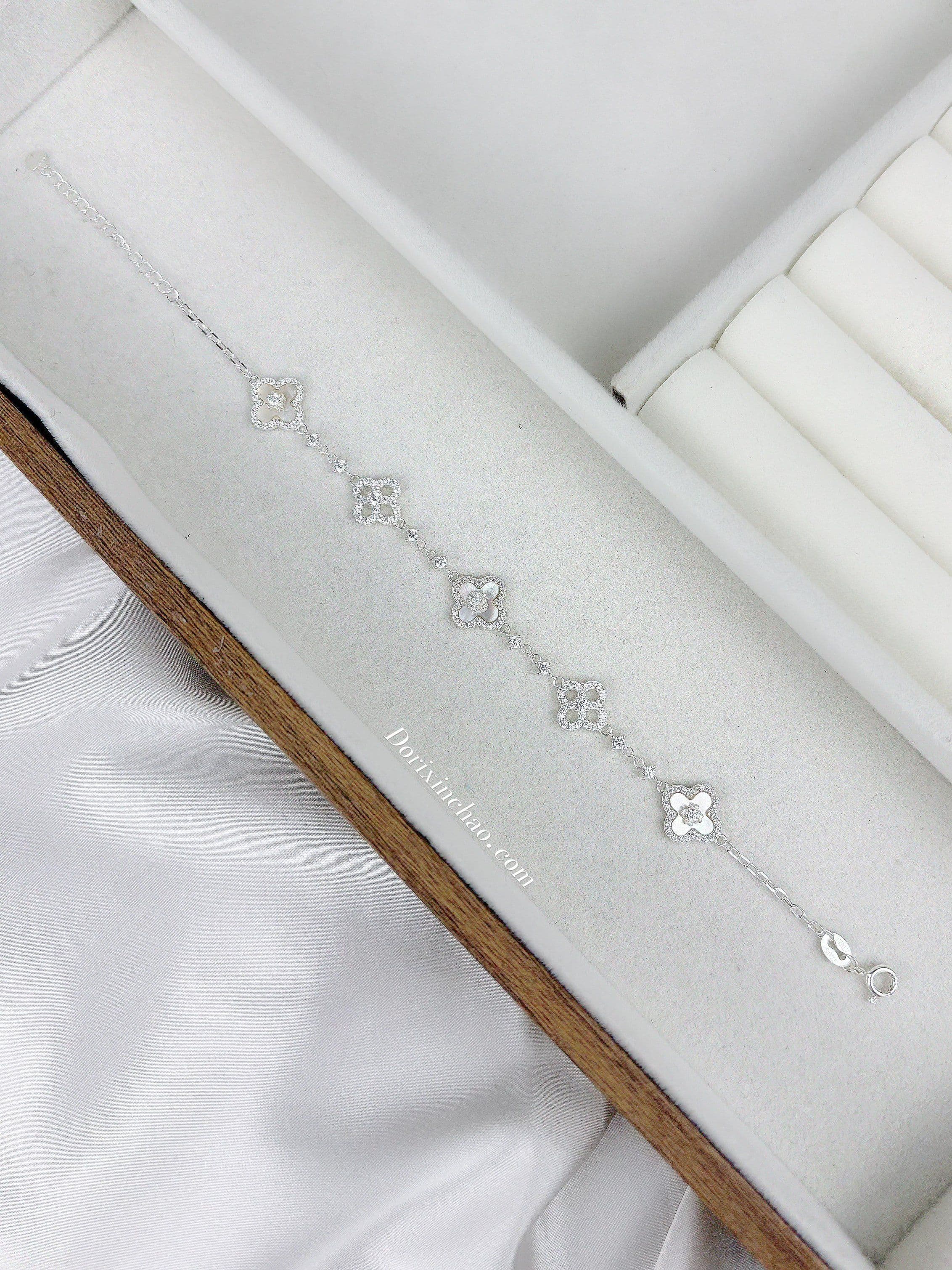 Lắc tay hoa 4 lá Silver Sakura