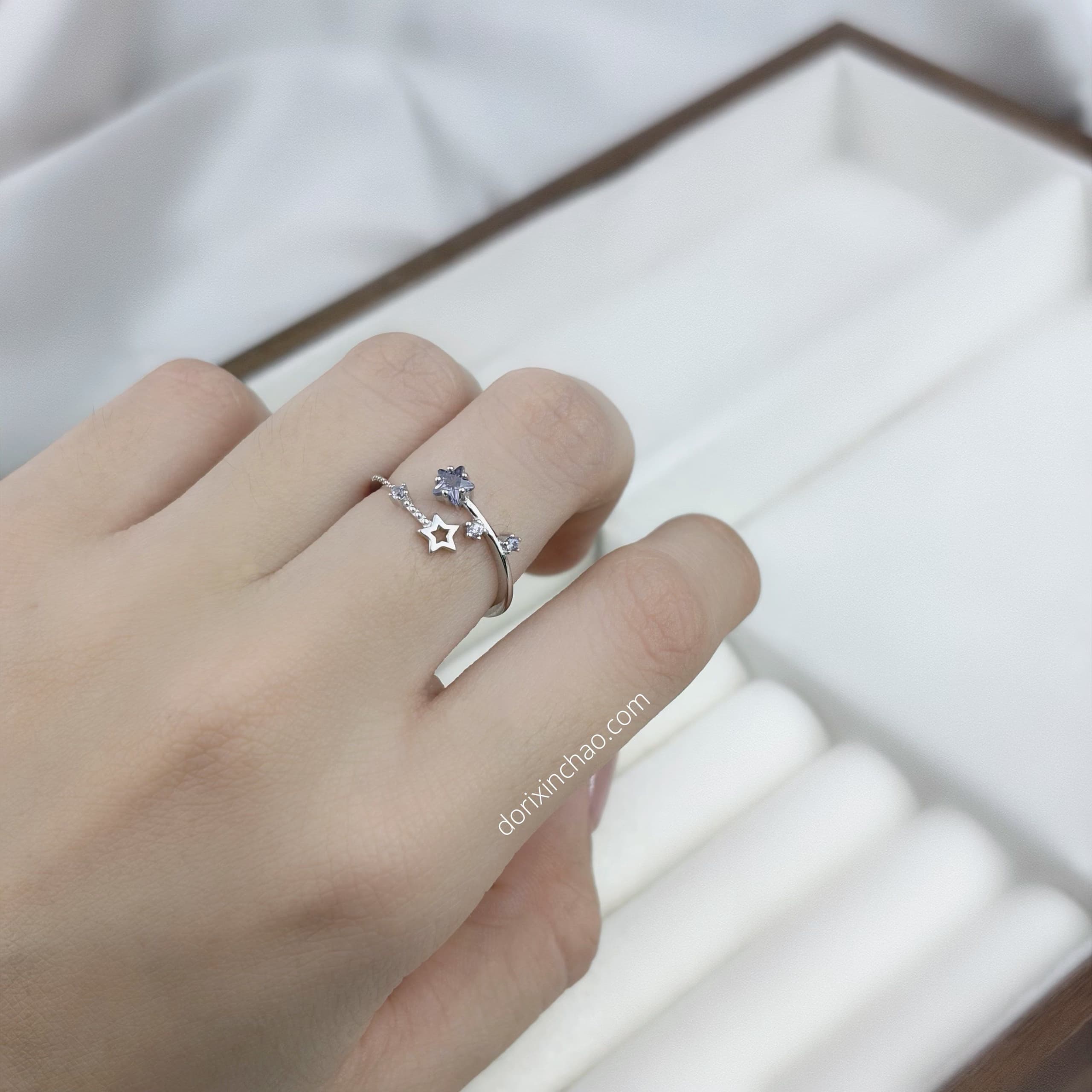 Nhẫn kiểu ngôi sao tím