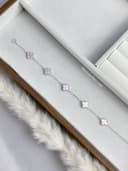 Lắc tay hoa 4 lá hồng 9li - ảnh 2