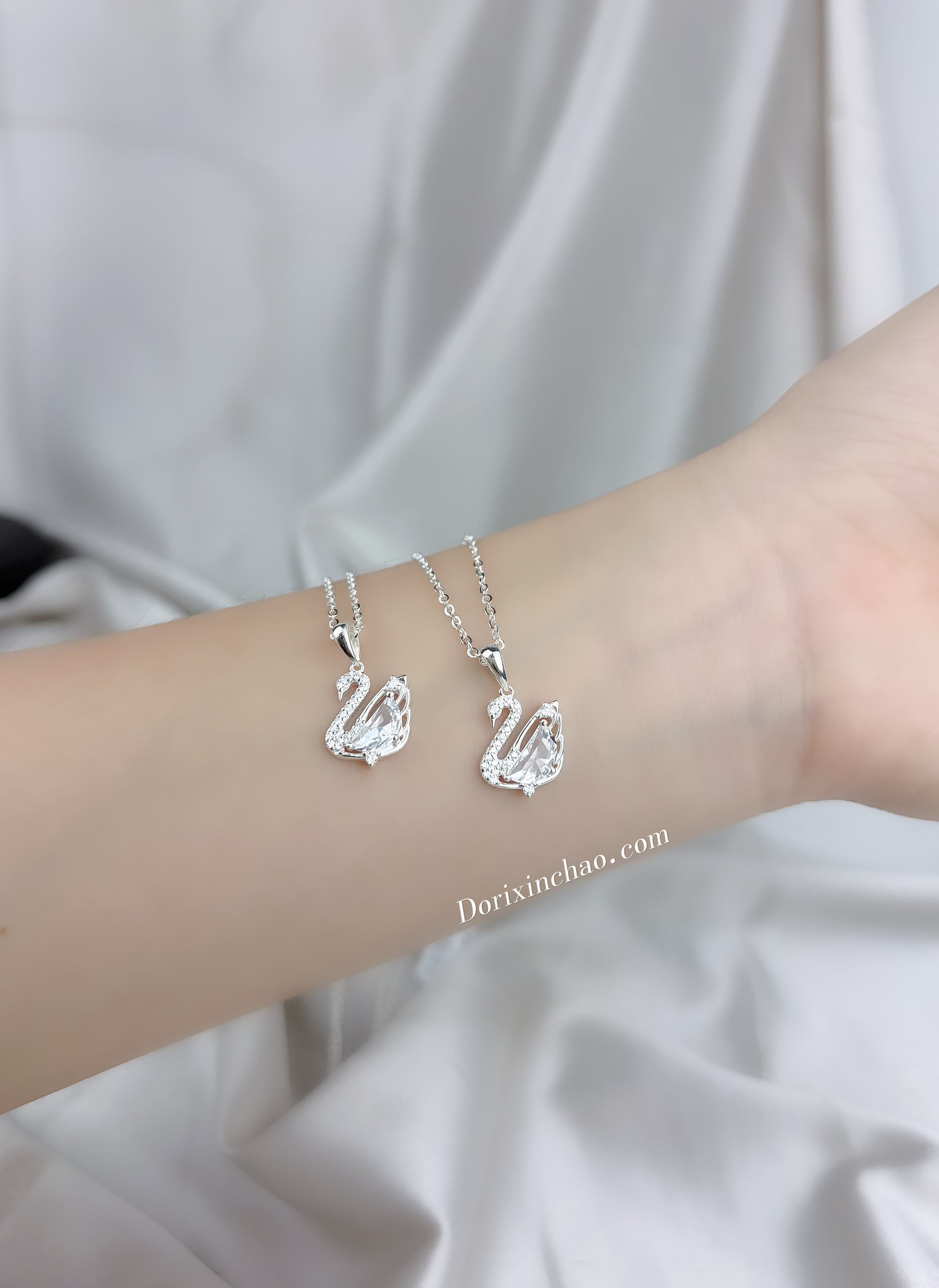 Dây chuyền Thiên nga pha lê (trắng /xanh coban /hồng)