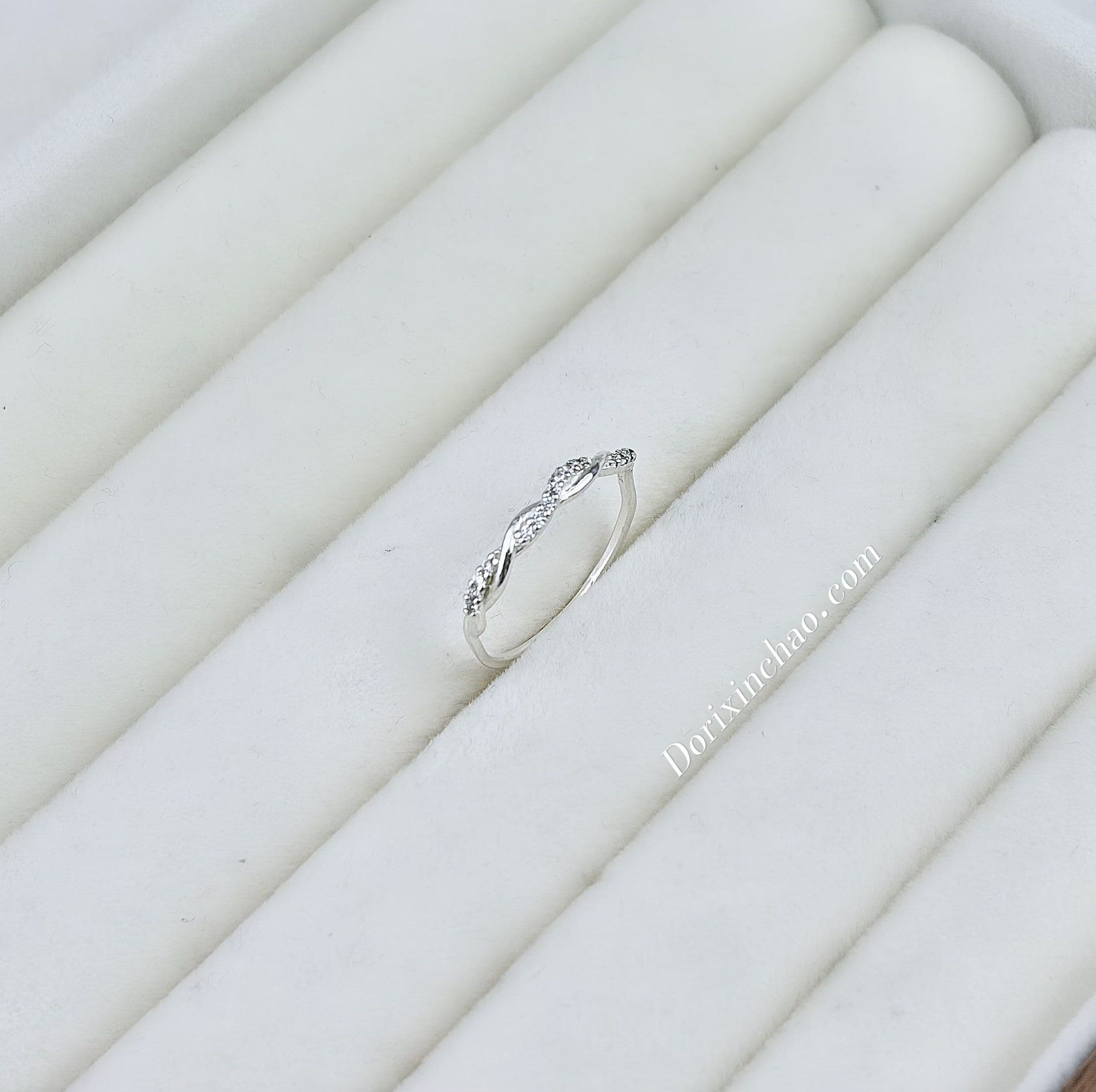 Nhẫn mảnh vòng xoắn trái tim nhỏ