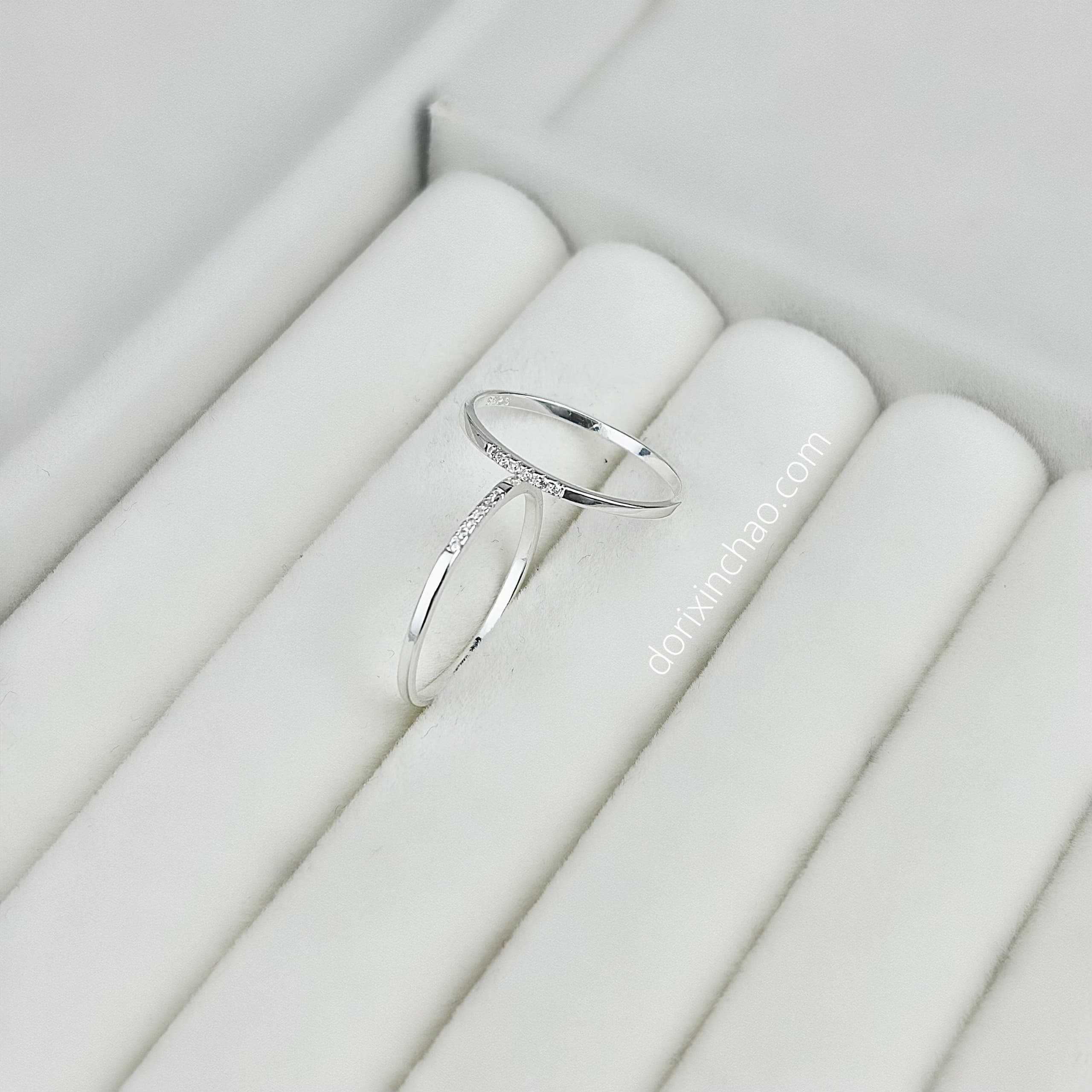 Nhẫn đính hạt nhỏ basic